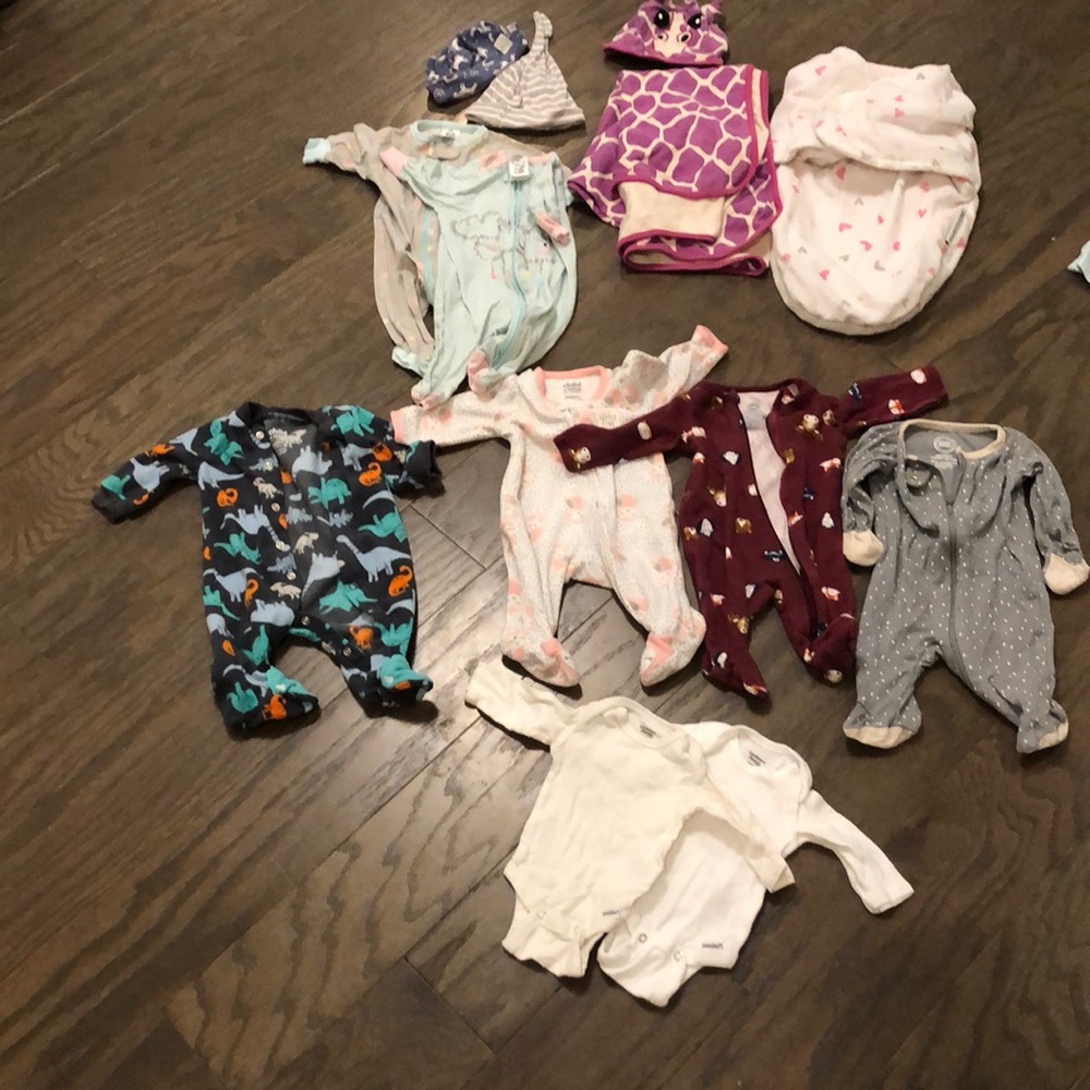 A collection of newborn clothes & blankets